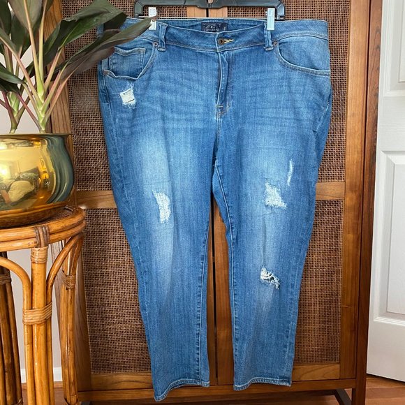 Lucky Brand Denim - Lucky Brand • Distressed Ripped Denim Jeans